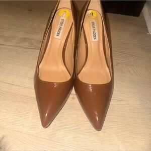 steve madden worn once patent leather brown pumps